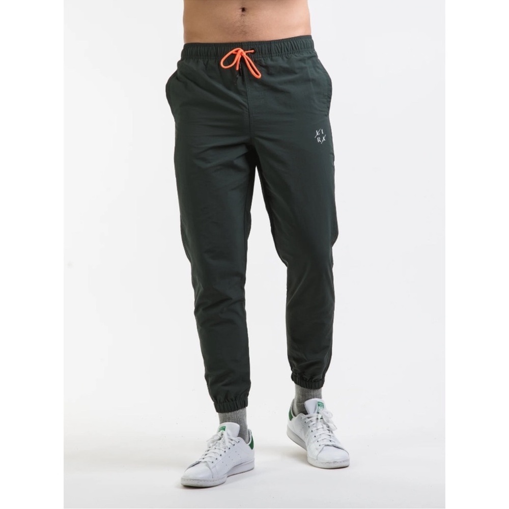 🍓3 for 45- BNWT Lira Full Court Joggers